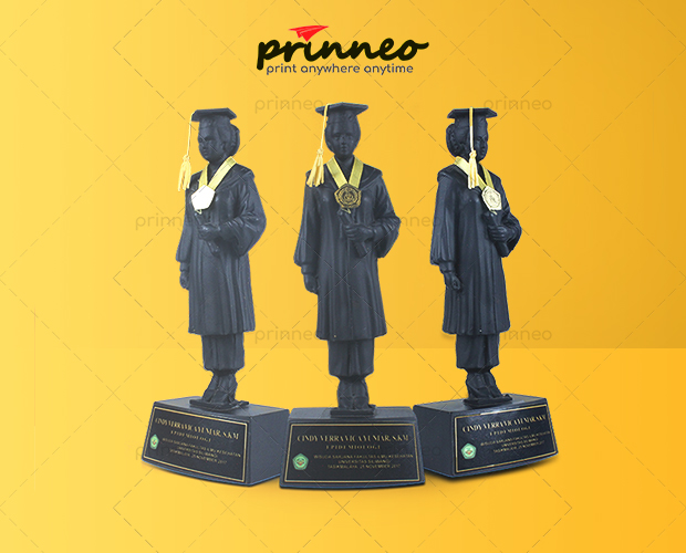 Patung Wisuda Resin